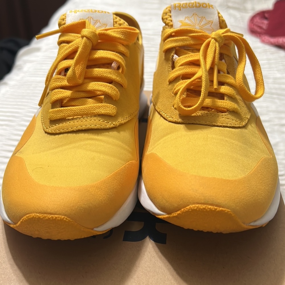 Used Womens Reebok classic size 8.5 - Picture 2 of 8